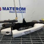 Maner usa fata dreapta