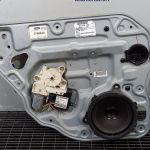 Macara usa spate stanga