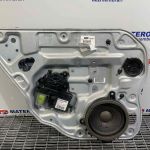 Macara usa spate stanga