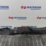 Ornament sub capota fata