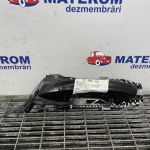 Maner usa fata stanga