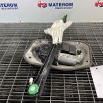 Macara usa spate stanga