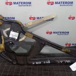Macara usa fata stanga