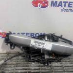 Maner usa fata stanga