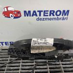 Maner usa fata stanga